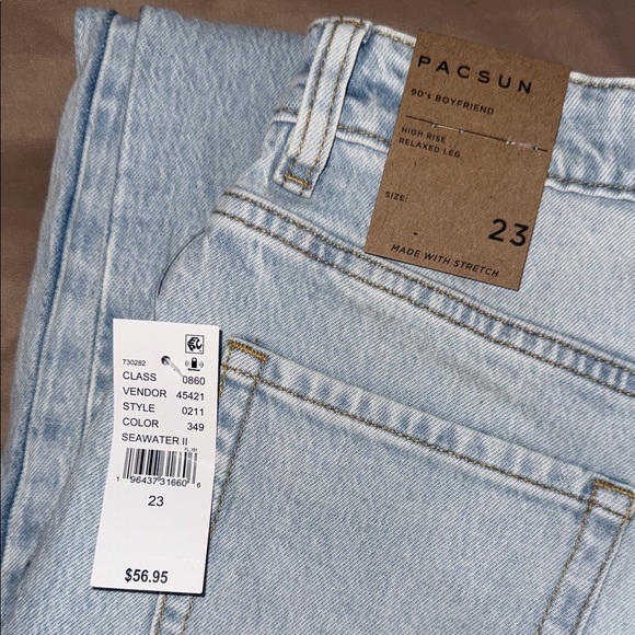 PacSun 90's Boyfriend Jeans in Light Blue Wash - Picture 2 of 5